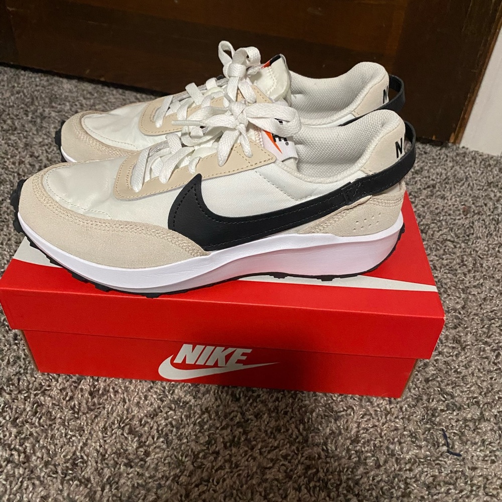 Women’s Nike Waffle Debut